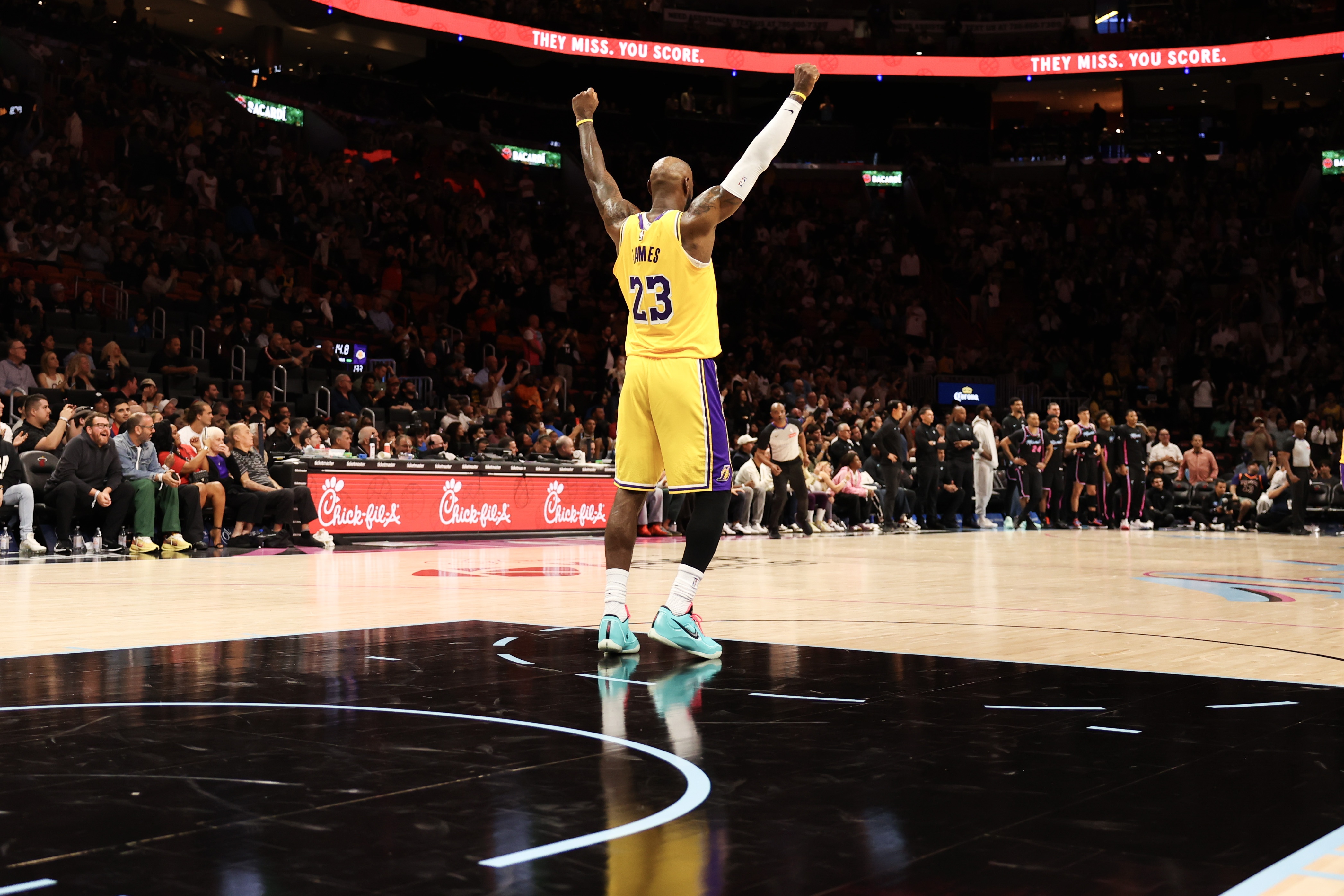 A·史密斯:詹姆斯是历史前二 正为东契奇让路