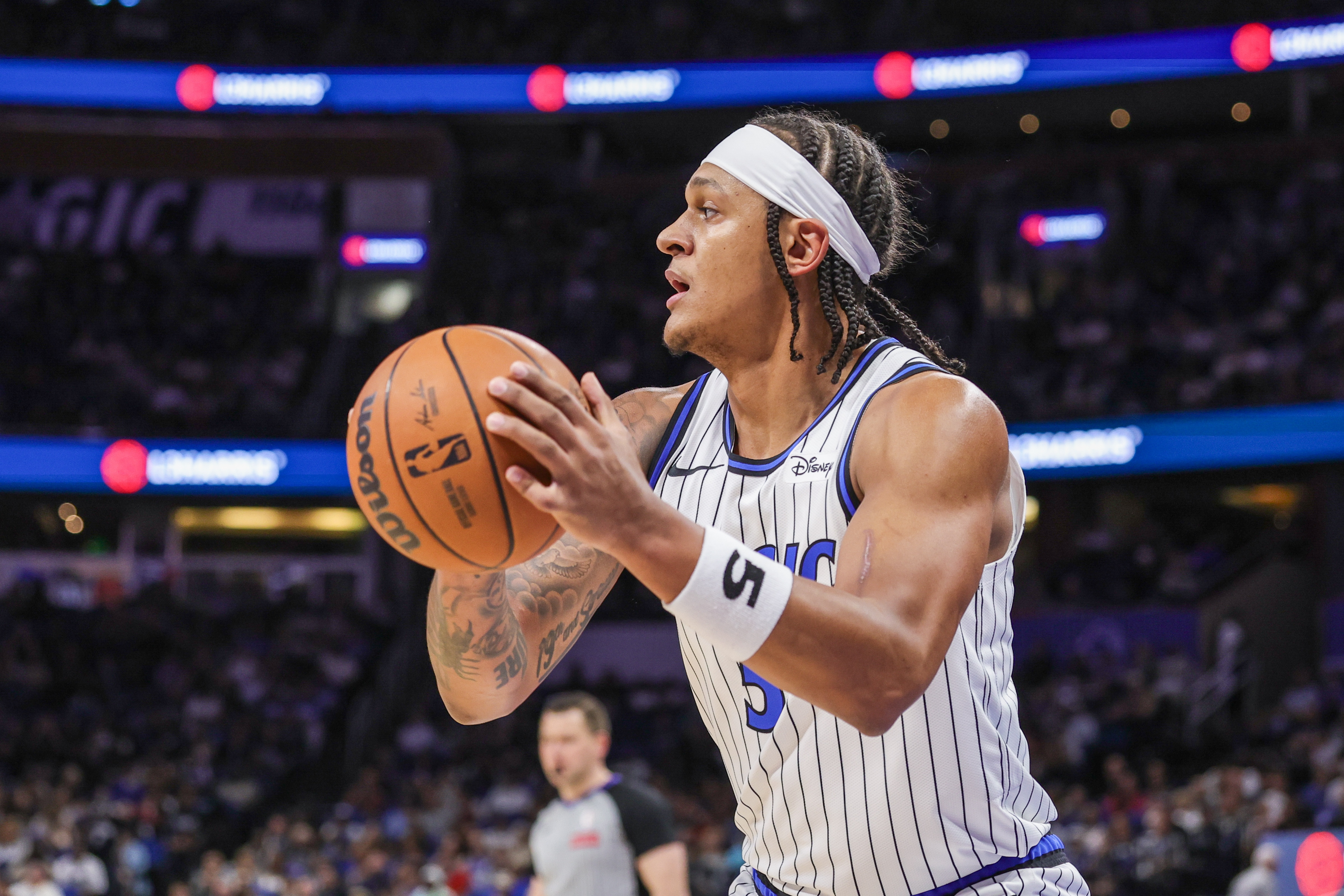 雷迪克详解湖人防守策略 强调身体对抗与限制班凯罗接球 雷迪克详解湖人防守策略 强调身体对抗与限制班凯罗接球