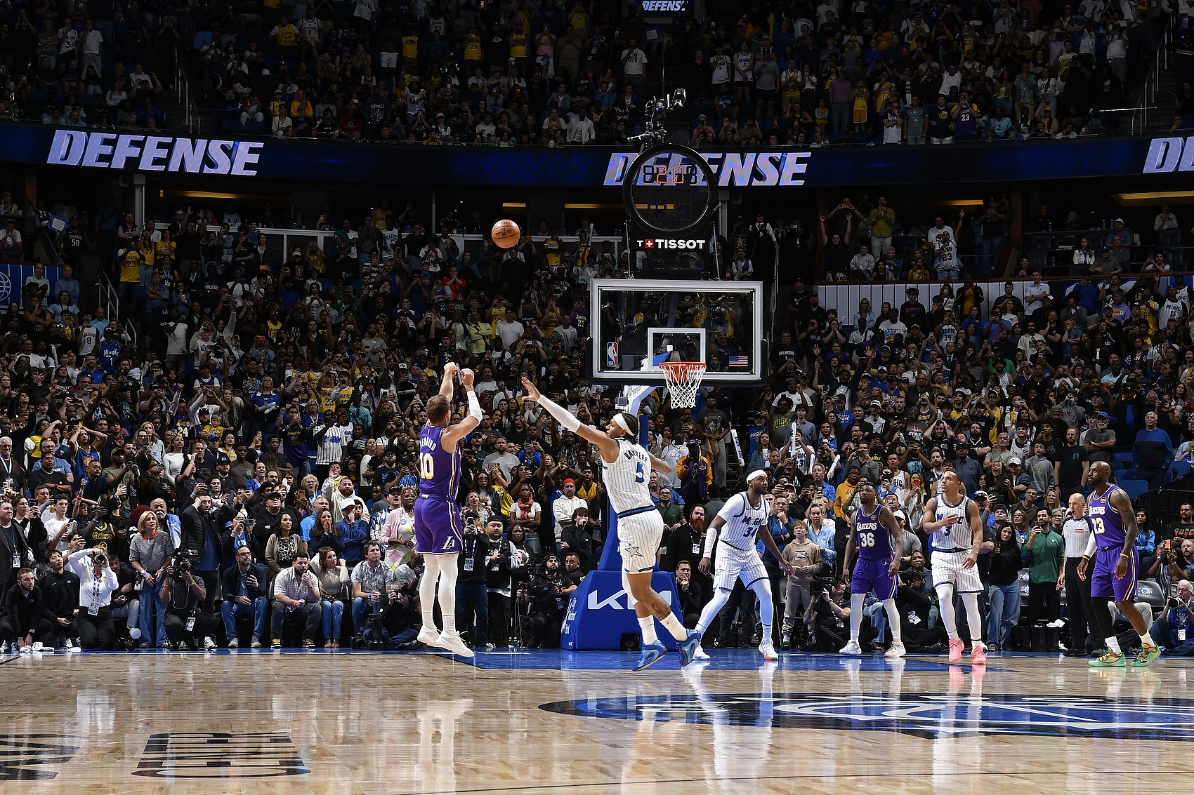 湖人5.5秒绝境逆转魔术 九连胜含金量拉满