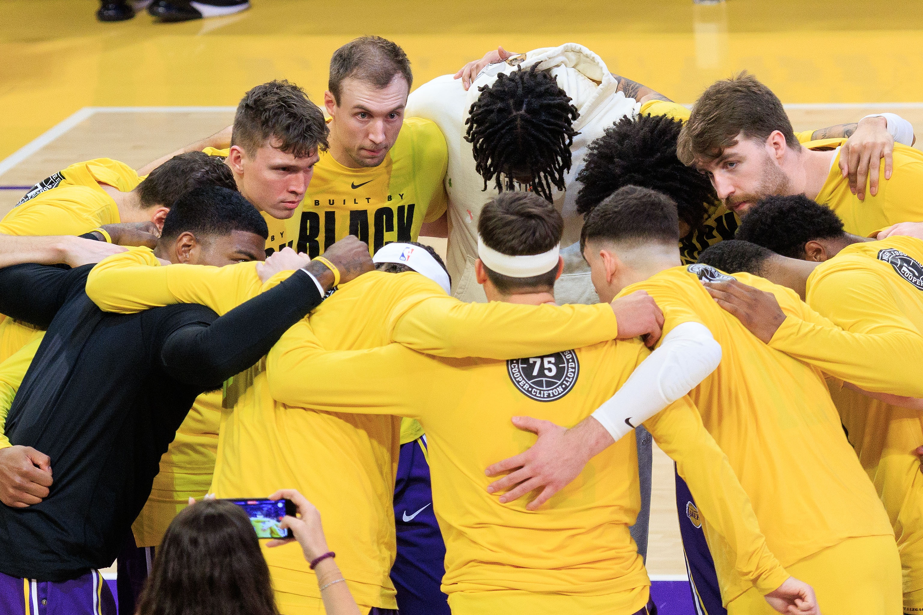 湖人5.5秒绝境逆转魔术 九连胜含金量拉满