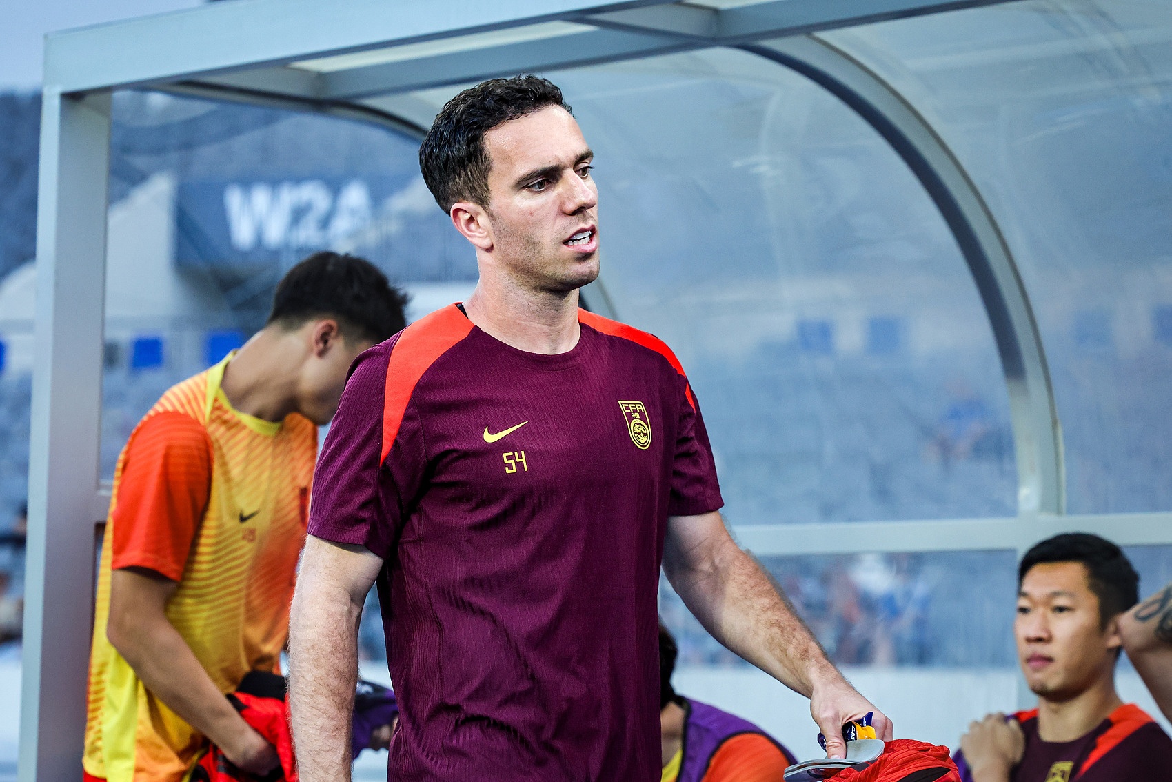 国足赴澳前紧急补招李镇全 塞尔吉尼奥伤情待评估