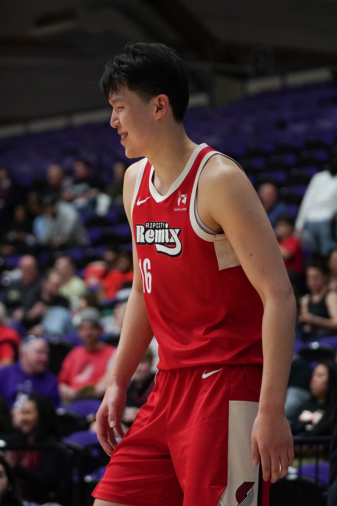 赫斯库解析杨瀚森战术定位：根据防守对位动态调整 无固定模式