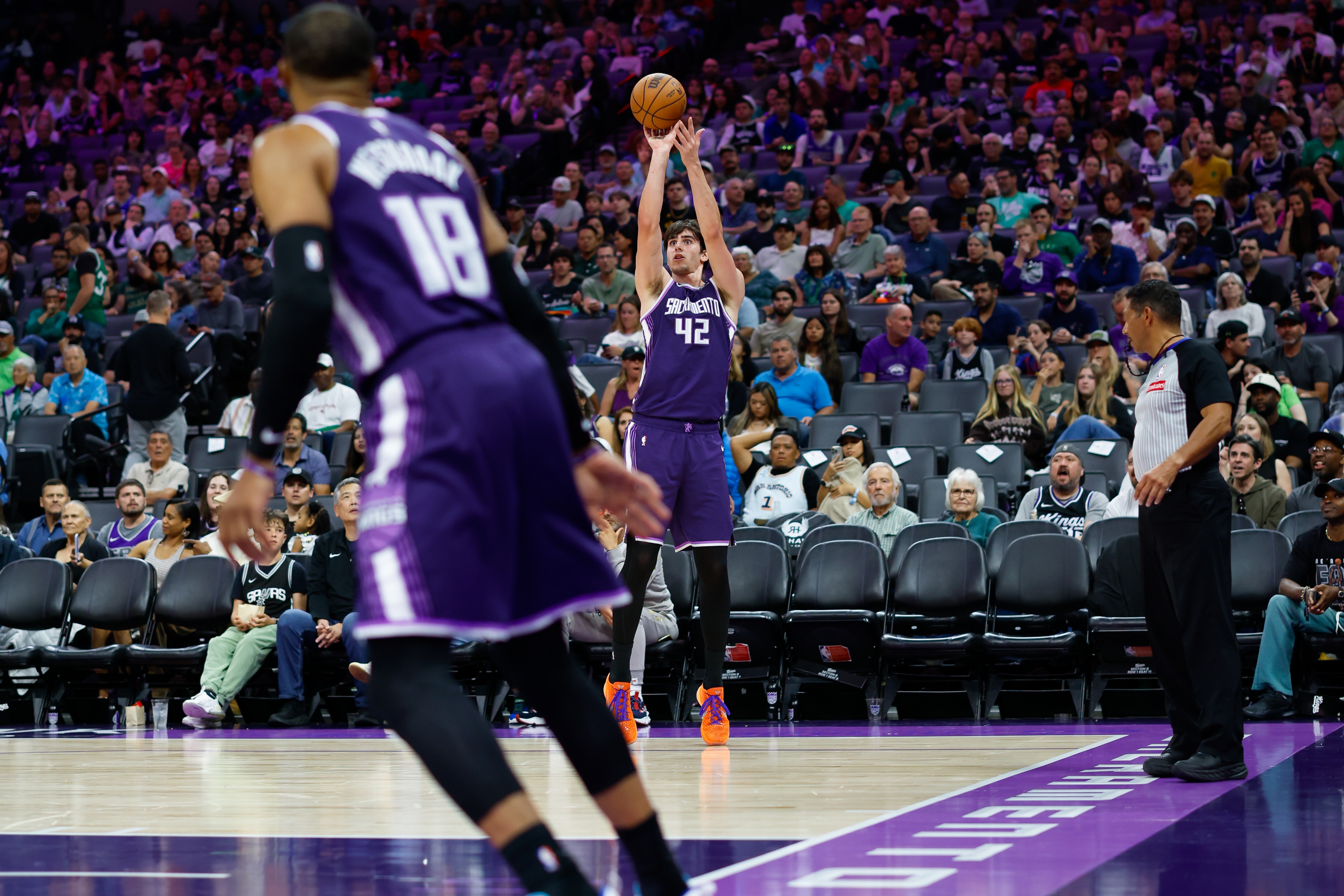 掘金主场险胜开拓者 森林狼残阵挑战绿军 太阳主场迎战猛龙 掘金主场险胜开拓者 森林狼残阵挑战绿军 太阳主场迎战猛龙