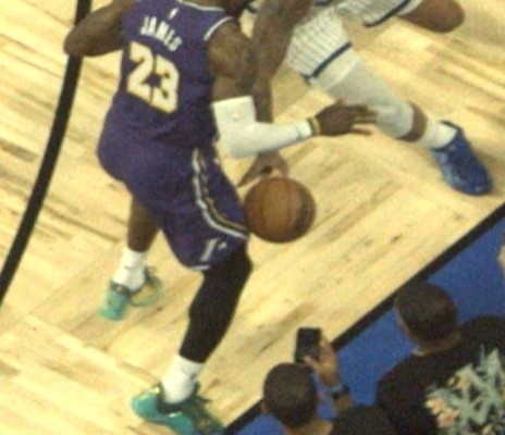 裁判报告详解湖人魔术争议球权 无确凿证据显示詹姆斯最后触球