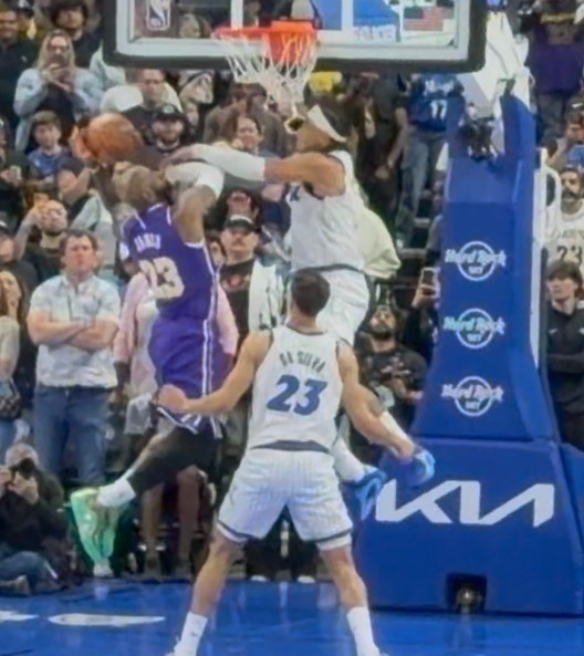 官方裁判报告出炉 湖人绝杀战两次漏判一次错判均不利魔术 官方裁判报告出炉 湖人绝杀战两次漏判一次错判均不利魔术