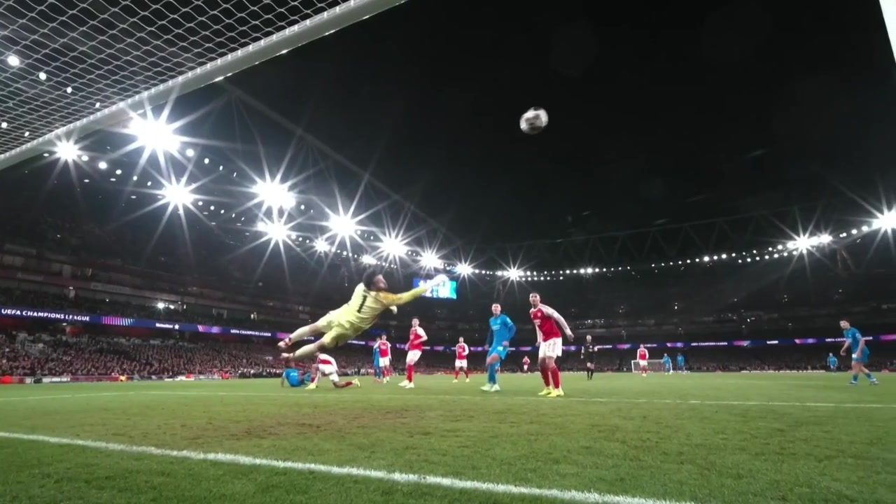 科法内禁区内近距离射门！拉亚飞身神勇扑出力保城门不失！