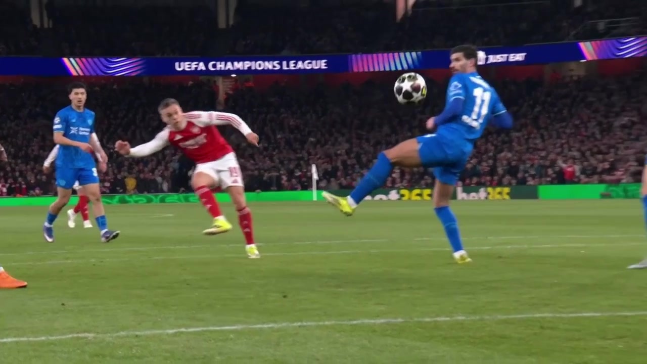 萨卡禁区内分球，特罗萨德劲射被门将扑出！