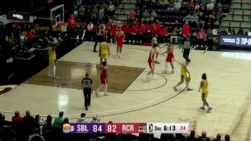 [杨瀚森被犯规]杨瀚森篮下强起被犯规 稳稳两罚命中